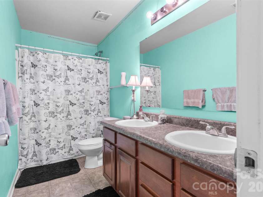 3248 Pikes Peak Drive, Gastonia, NC 28052.  MLS# CAR4375149, YatesRealty ID 20973. Full bath upstairs