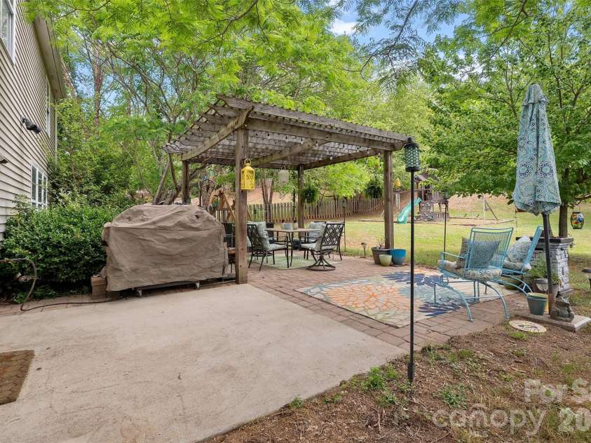 3248 Pikes Peak Drive, Gastonia, NC 28052.  MLS# CAR4375149, YatesRealty ID 20973. Great outdoor space!