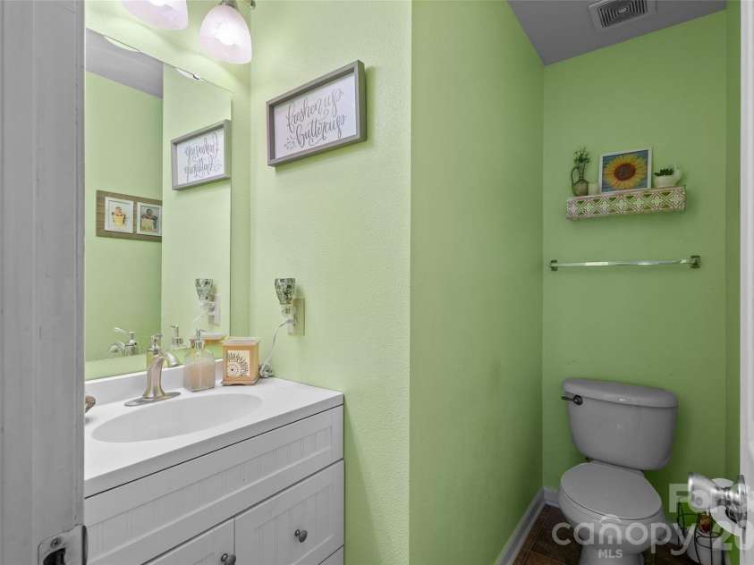 3248 Pikes Peak Drive, Gastonia, NC 28052.  MLS# CAR4375149, YatesRealty ID 20973. Half bath downstairs