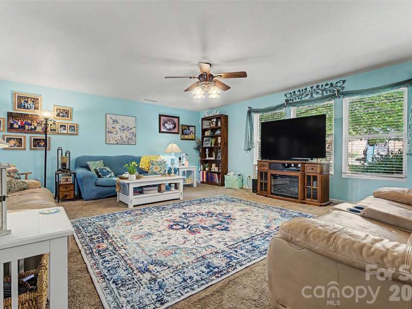 3248 Pikes Peak Drive, Gastonia, NC 28052.  MLS# CAR4375149, YatesRealty ID 20973. Oversized great room!