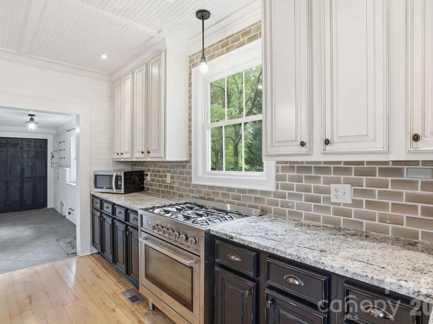 101 Crawford Street, Monroe, NC 28112.  MLS# CAR4364390, YatesRealty ID 20974. 