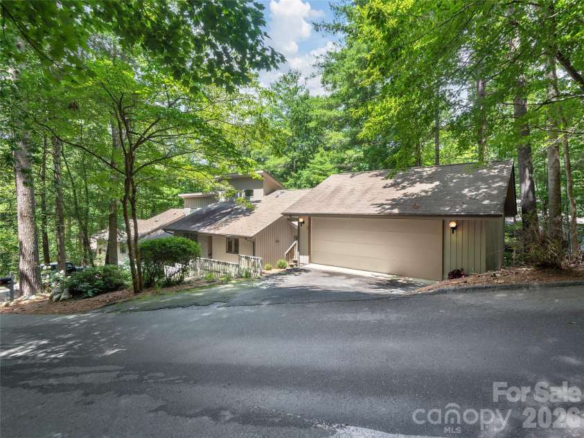 23 Cedarwood Trail, Asheville, NC 28803.  MLS# CAR4396022, YatesRealty ID 20975. 