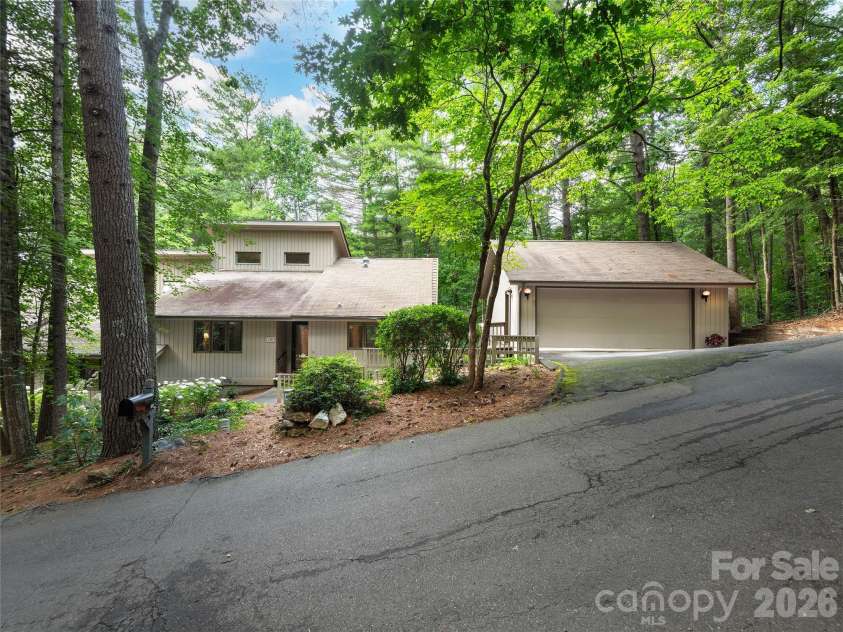 23 Cedarwood Trail, Asheville, NC 28803.  MLS# CAR4396022, YatesRealty ID 20975. 