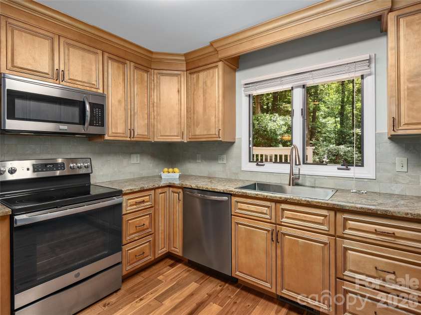 23 Cedarwood Trail, Asheville, NC 28803.  MLS# CAR4396022, YatesRealty ID 20975. 