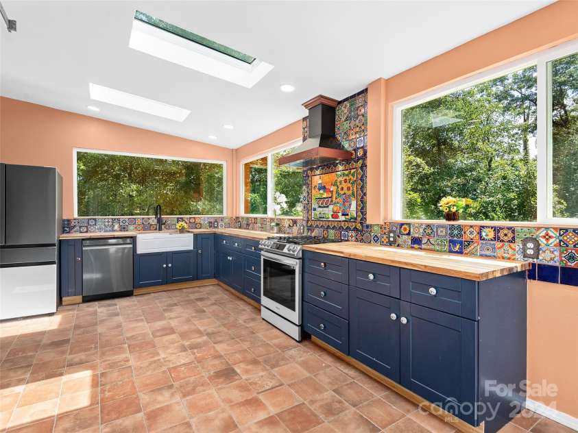 29 Tillman Road, Lake Junaluska, NC 28745.  MLS# CAR4178685, YatesRealty ID 20975. 