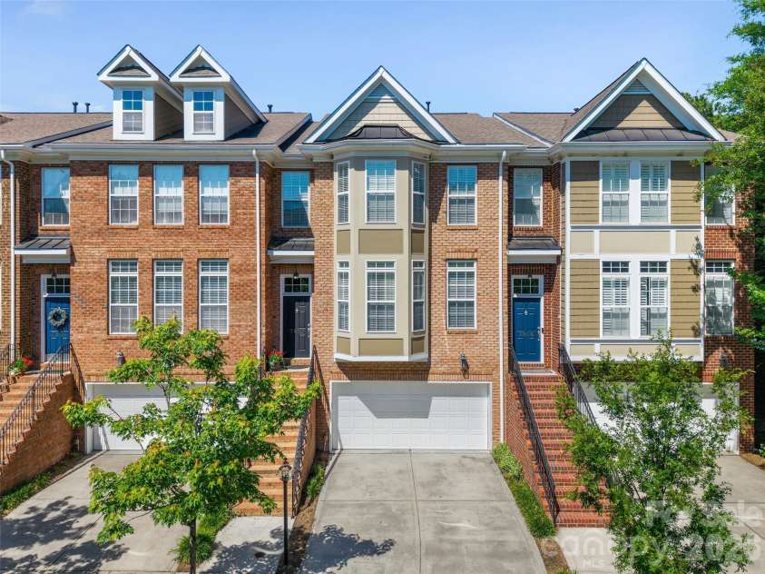 7810 Springs Village Lane, Charlotte, NC 28226.  MLS# CAR4379531, YatesRealty ID 20976. 