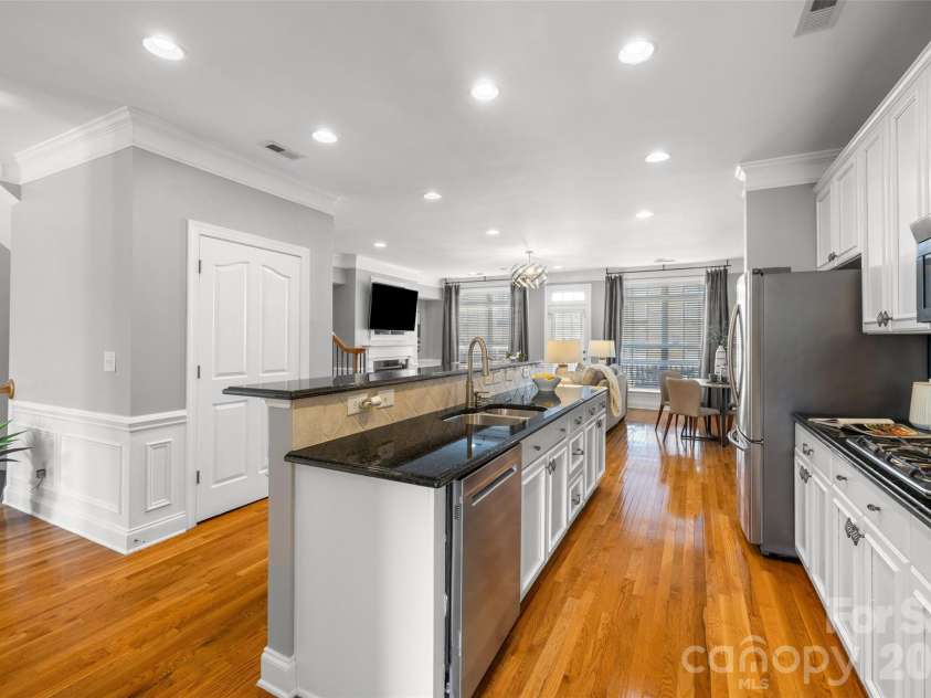 7810 Springs Village Lane, Charlotte, NC 28226.  MLS# CAR4379531, YatesRealty ID 20976. 
