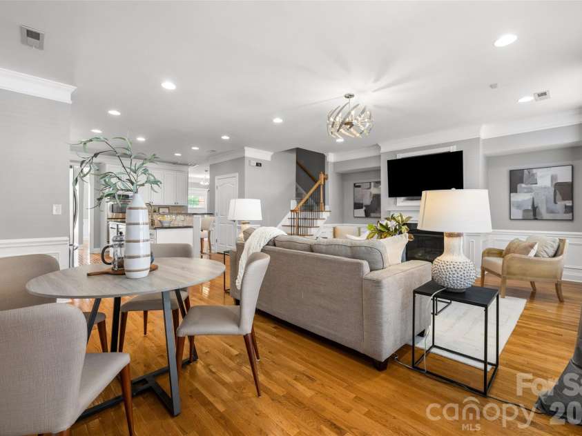 7810 Springs Village Lane, Charlotte, NC 28226.  MLS# CAR4379531, YatesRealty ID 20976. 