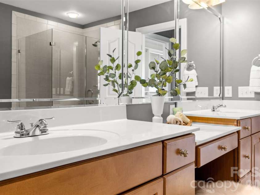 7810 Springs Village Lane, Charlotte, NC 28226.  MLS# CAR4379531, YatesRealty ID 20976. 