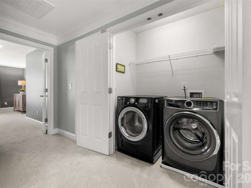 7810 Springs Village Lane, Charlotte, NC 28226.  MLS# CAR4379531, YatesRealty ID 20976. 