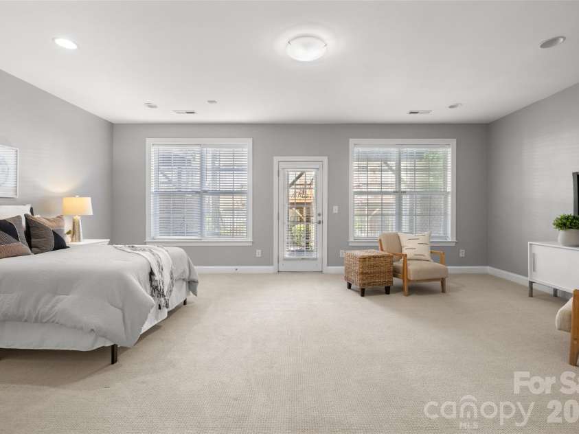 7810 Springs Village Lane, Charlotte, NC 28226.  MLS# CAR4379531, YatesRealty ID 20976. 