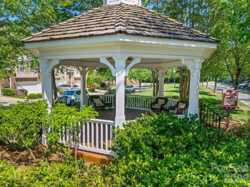 7810 Springs Village Lane, Charlotte, NC 28226.  MLS# CAR4379531, YatesRealty ID 20976. 