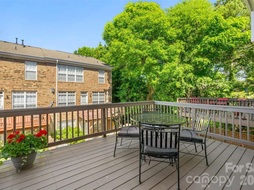 7810 Springs Village Lane, Charlotte, NC 28226.  MLS# CAR4427329, YatesRealty ID 20976. 