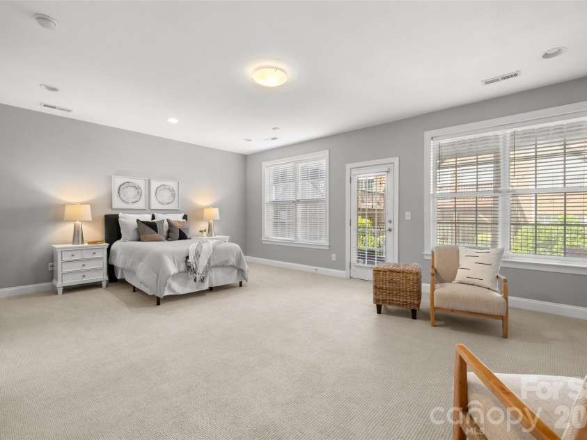 7810 Springs Village Lane, Charlotte, NC 28226.  MLS# CAR4427329, YatesRealty ID 20976. 