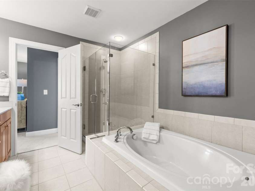 7810 Springs Village Lane, Charlotte, NC 28226.  MLS# CAR4427329, YatesRealty ID 20976. 