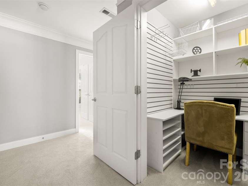 7810 Springs Village Lane, Charlotte, NC 28226.  MLS# CAR4427329, YatesRealty ID 20976. 