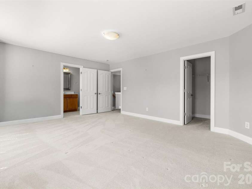 7810 Springs Village Lane, Charlotte, NC 28226.  MLS# CAR4427329, YatesRealty ID 20976. 