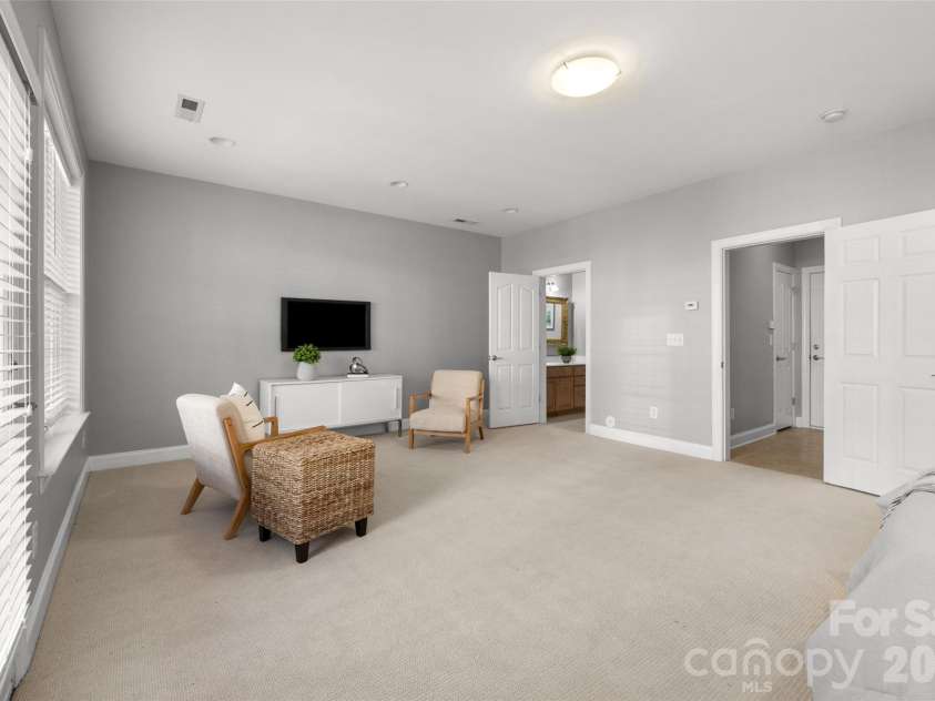 7810 Springs Village Lane, Charlotte, NC 28226.  MLS# CAR4427329, YatesRealty ID 20976. 