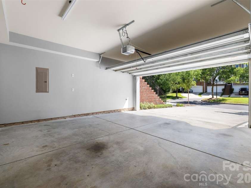 7810 Springs Village Lane, Charlotte, NC 28226.  MLS# CAR4427329, YatesRealty ID 20976. 