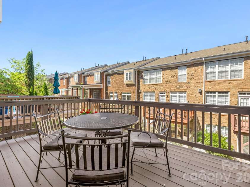7810 Springs Village Lane, Charlotte, NC 28226.  MLS# CAR4427329, YatesRealty ID 20976. 