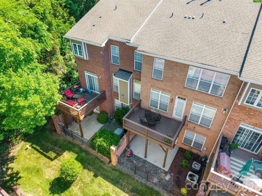 7810 Springs Village Lane, Charlotte, NC 28226.  MLS# CAR4427329, YatesRealty ID 20976. 