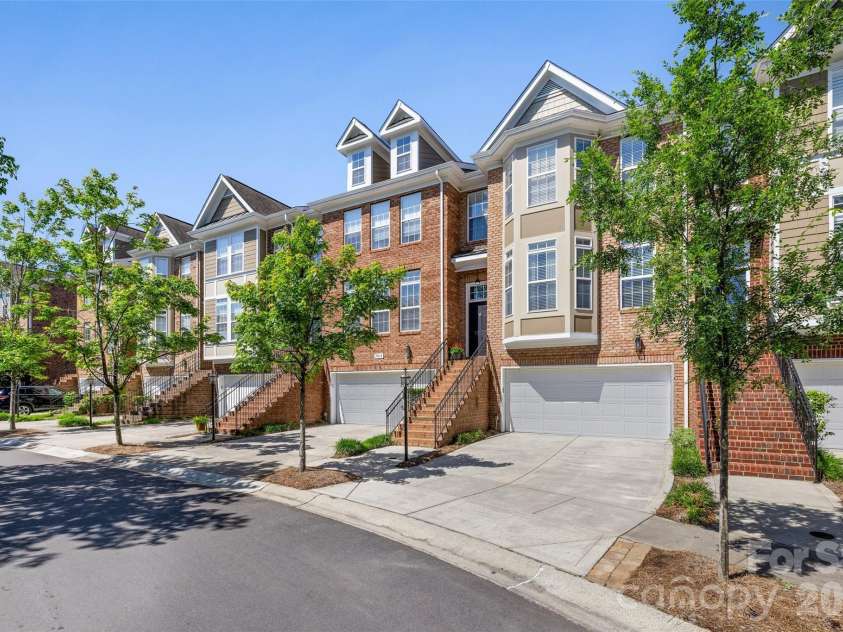 7810 Springs Village Lane, Charlotte, NC 28226.  MLS# CAR4427329, YatesRealty ID 20976. 