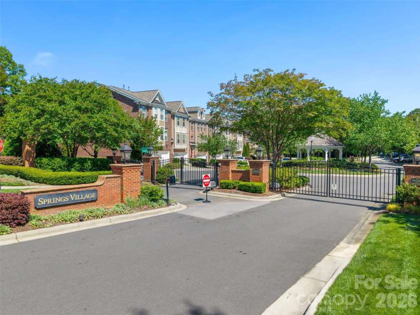 7810 Springs Village Lane, Charlotte, NC 28226.  MLS# CAR4427329, YatesRealty ID 20976. 