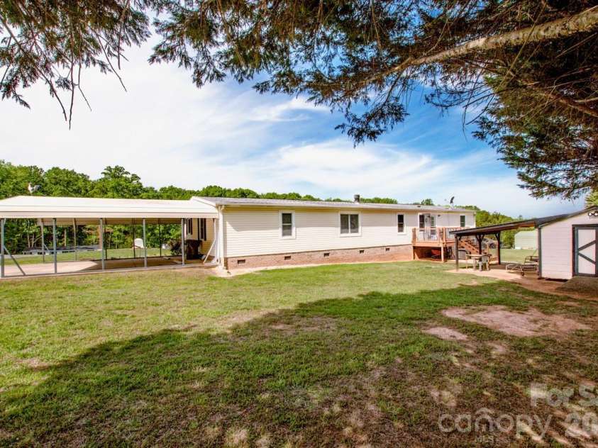525 Mountain Meadows Drive, Bessemer City, NC 28016.  MLS# CAR4371411, YatesRealty ID 20978. 