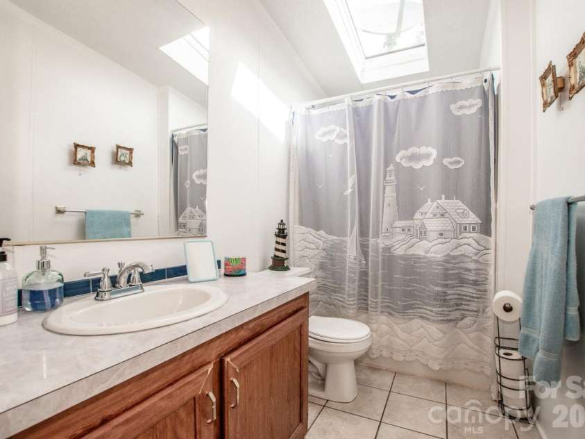 525 Mountain Meadows Drive, Bessemer City, NC 28016.  MLS# CAR4371411, YatesRealty ID 20978. Hall bath