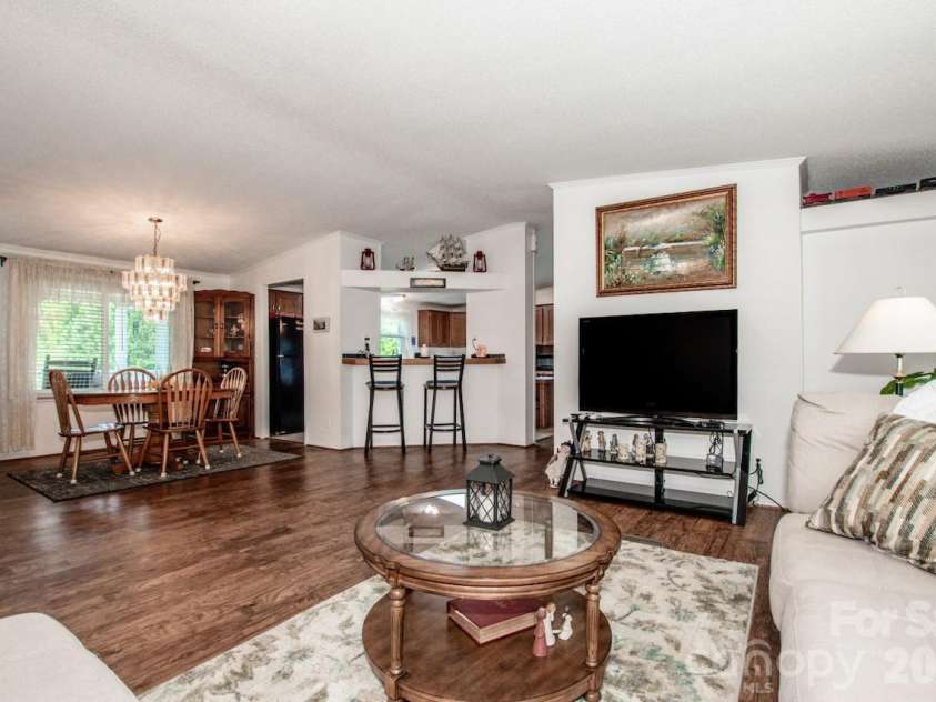525 Mountain Meadows Drive, Bessemer City, NC 28016.  MLS# CAR4371411, YatesRealty ID 20978. Open Concept 