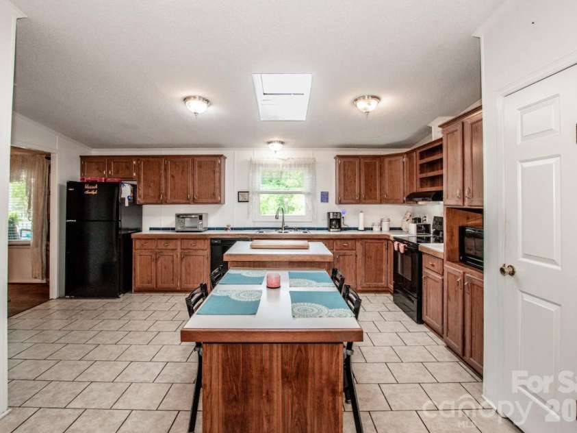 525 Mountain Meadows Drive, Bessemer City, NC 28016.  MLS# CAR4371411, YatesRealty ID 20978. Spacious Kitchen 