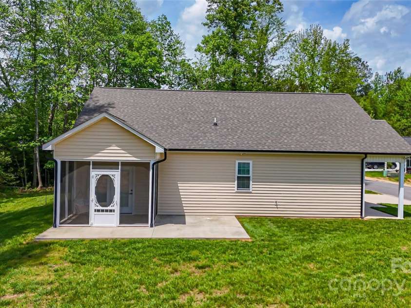 196 Eagles Landing, Morganton, NC 28655.  MLS# CAR4256981, YatesRealty ID 20979. 