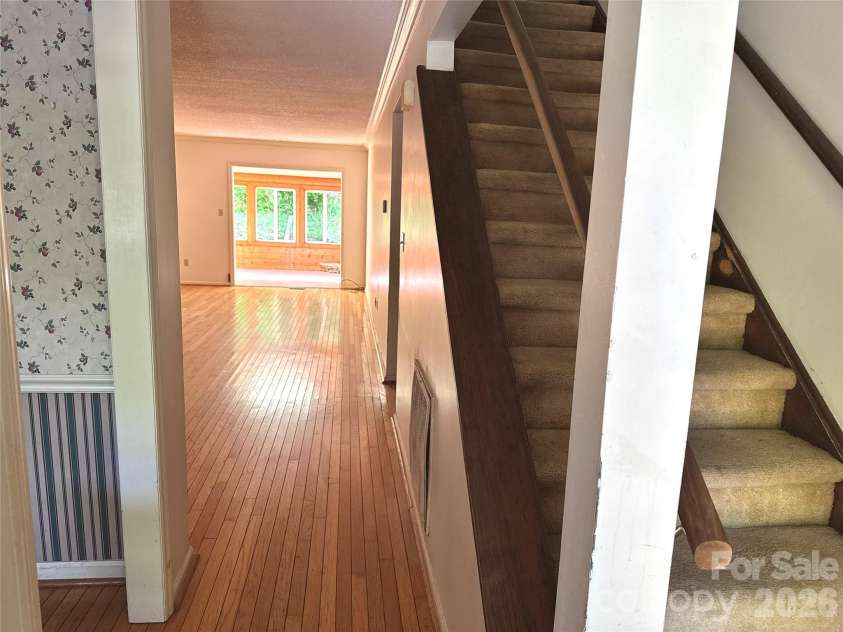 44 Sagebrush Circle, Etowah, NC 28729.  MLS# CAR4370177, YatesRealty ID 20979. 