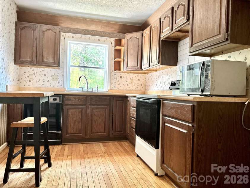 44 Sagebrush Circle, Etowah, NC 28729.  MLS# CAR4370177, YatesRealty ID 20979. 