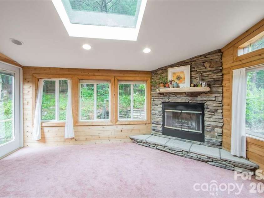 44 Sagebrush Circle, Etowah, NC 28729.  MLS# CAR4370177, YatesRealty ID 20979. 