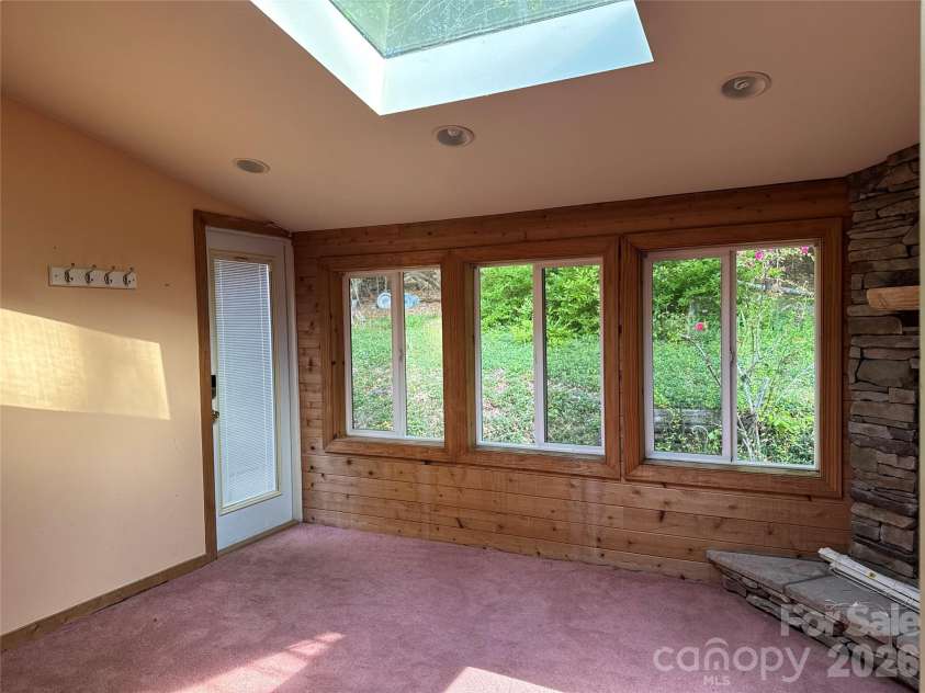 44 Sagebrush Circle, Etowah, NC 28729.  MLS# CAR4370177, YatesRealty ID 20979. 