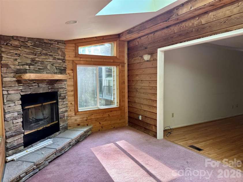 44 Sagebrush Circle, Etowah, NC 28729.  MLS# CAR4370177, YatesRealty ID 20979. 