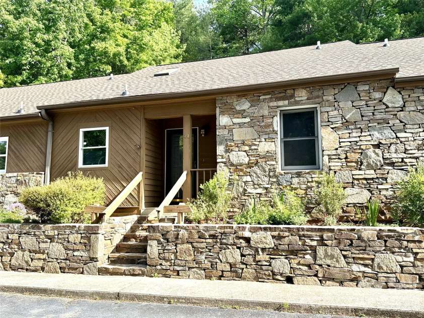 44 Sagebrush Circle, Etowah, NC 28729.  MLS# CAR4370177, YatesRealty ID 20979. Introducing 44 Sagebrush Cir