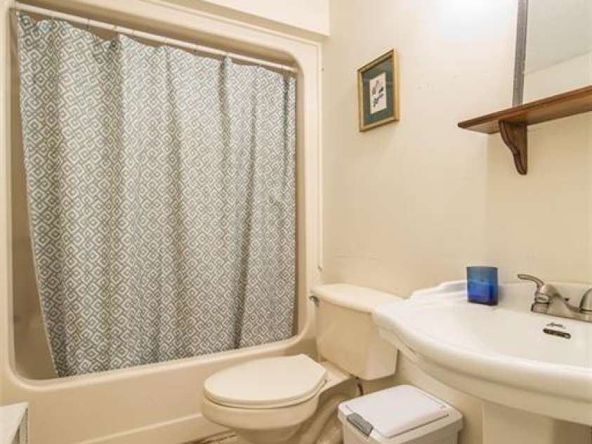 44 Sagebrush Circle, Etowah, NC 28729.  MLS# CAR4370177, YatesRealty ID 20979. Main Level Bathroom