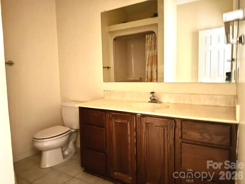 44 Sagebrush Circle, Etowah, NC 28729.  MLS# CAR4370177, YatesRealty ID 20979. Upstairs Bathroom