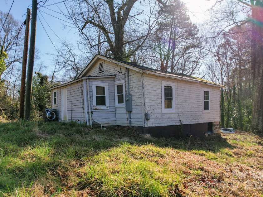 1900,1876,1902,1908,1917, Florida Street, Gastonia, NC 28052.  MLS# CAR4233526, YatesRealty ID 2098. 1876 Florida Street. This home has fire damage and will need a full rehab.