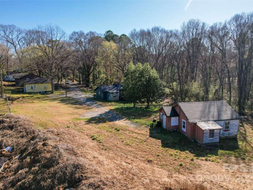 1900,1876,1902,1908,1917, Florida Street, Gastonia, NC 28052.  MLS# CAR4233526, YatesRealty ID 2098. 1921 Florida Street with views of the other homes