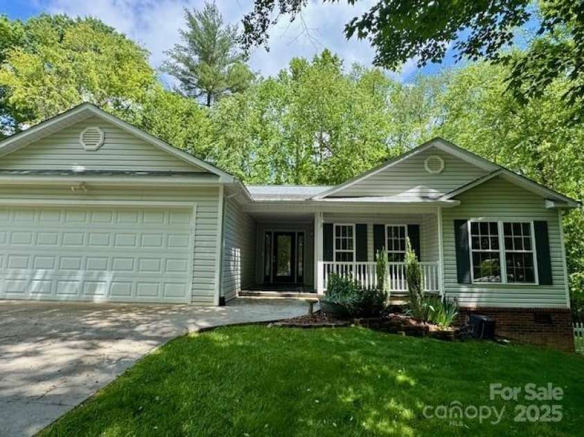 117 River Glen Drive, Morganton, NC 28655.  MLS# CAR4259056, YatesRealty ID 20980. 
