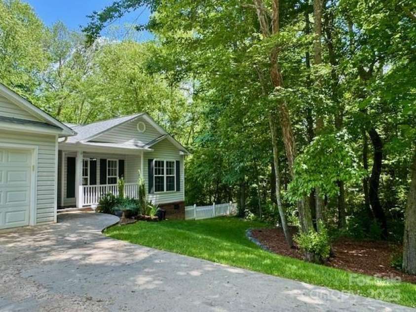 117 River Glen Drive, Morganton, NC 28655.  MLS# CAR4259056, YatesRealty ID 20980. 