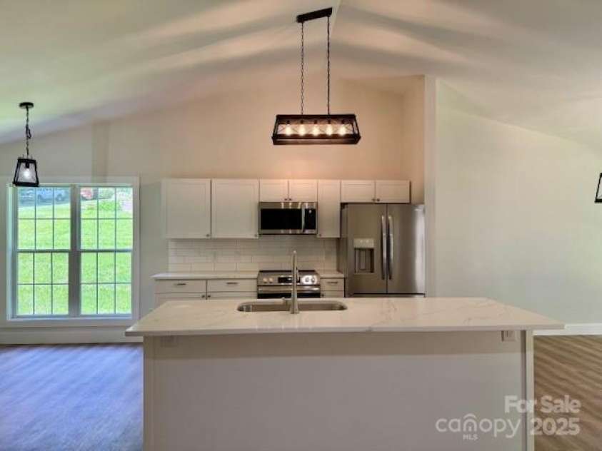 117 River Glen Drive, Morganton, NC 28655.  MLS# CAR4259056, YatesRealty ID 20980. 