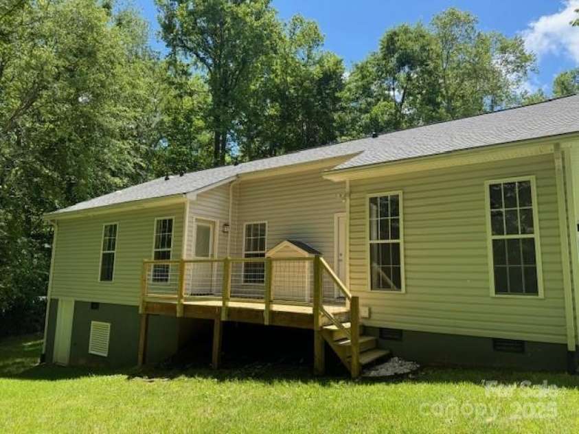 117 River Glen Drive, Morganton, NC 28655.  MLS# CAR4259056, YatesRealty ID 20980. 