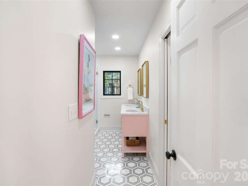 301 Whitestone Road, Charlotte, NC 28270.  MLS# CAR4353273, YatesRealty ID 20980. 