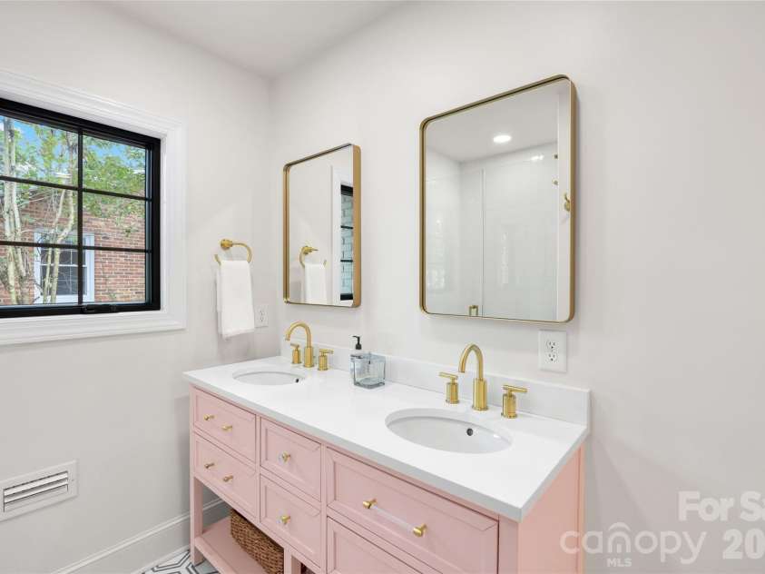 301 Whitestone Road, Charlotte, NC 28270.  MLS# CAR4353273, YatesRealty ID 20980. 