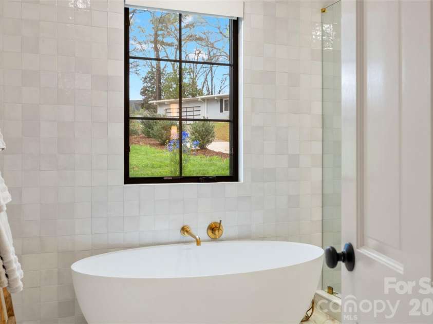 301 Whitestone Road, Charlotte, NC 28270.  MLS# CAR4353273, YatesRealty ID 20980. 