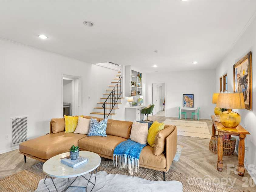 301 Whitestone Road, Charlotte, NC 28270.  MLS# CAR4353273, YatesRealty ID 20980. 